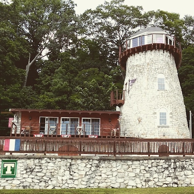 I love this "castle"which is along the Ohio River ,I think it's called "Super Foot" ...near the Blue Heron Winery ;) Go check it out , its pretty awesome !!!!