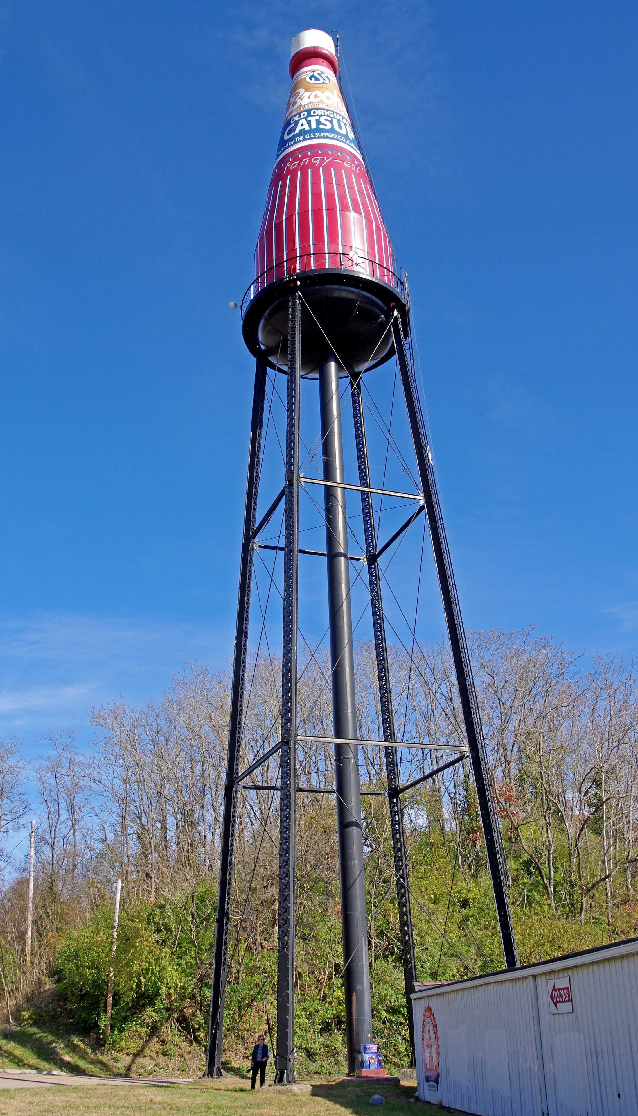 When I am near anything that is advertised as "The World's Largest" anything I have to go by and take a look.  In this case it is the World's Largest Catsup Bottle.