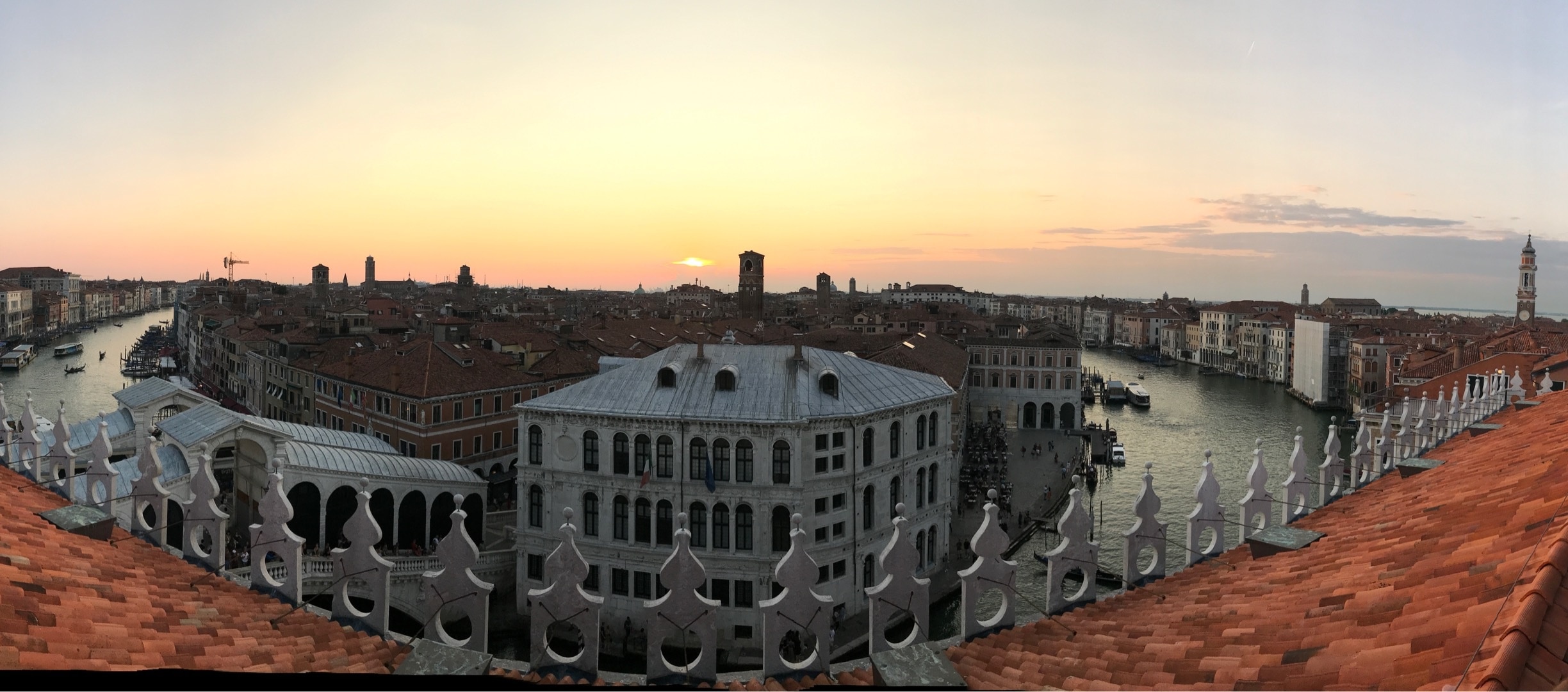 View from T fondaco dei Tedeschi by DFS Terrace. One of the few high spots in venice for a great shot.