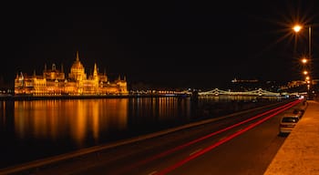The opposite bank of Danube offers the best night time view of the magnificent Hungarian Parliament, with iconic Chain Bridge and Fisherman's Bastion in the backdrop!