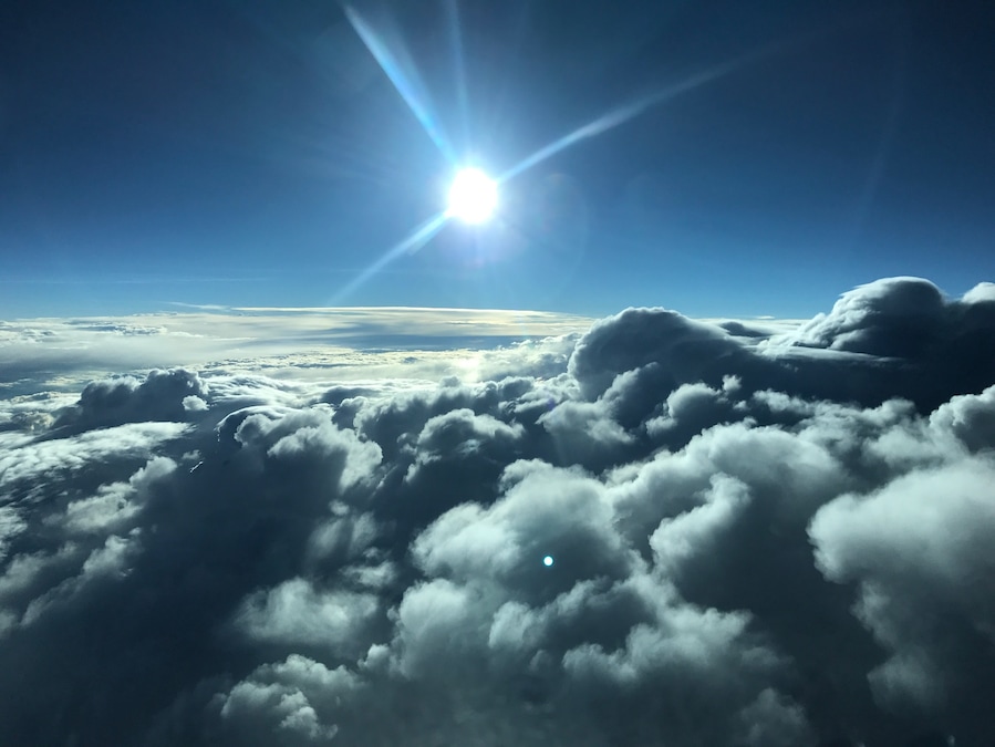 Flying over the midwestern US at 38000 feet put us above some active thunderstorms in the area🌥