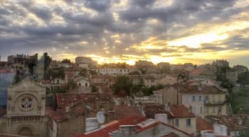 Sunrise in the 1st arrondissement of Marseille 