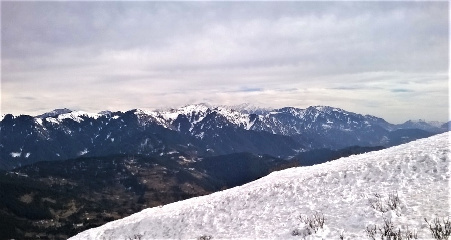 Natha Top near Patni Top is best place to look around the snow peaked mountains and the beauty of Kashmir valley