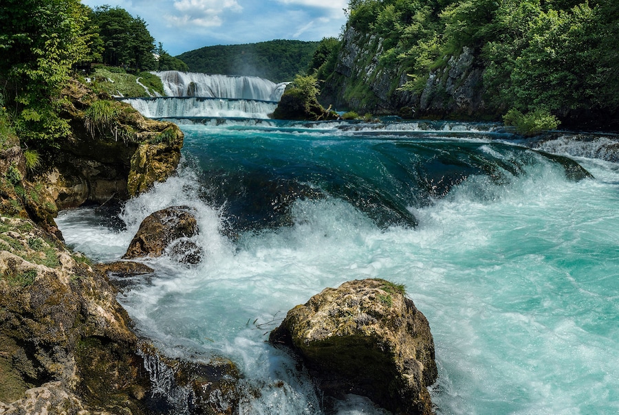 Strbacki buk waterfall is a 25 m high waterfall on the Una River (296 m altitude). It is situated on the border between Croatia (Lika-Senj County, city Donji Lapac, settlement Kestenovac) and Bosnia and Herzegovina (Una-Sana Canton, city Bihać, settlement Doljani and Celije). On Croatian side, „Una Mamea Park“ is located and on Bosnian and Herzegovinian „Una National Park“. #BVStrove