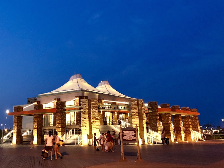 The store which is lining the side of the boardwalk in Jones Beach, built few years ago, now is getting popular and crowded in summer. The convenient services of the store not only regale people with enjoyment at the beach, but the structure of the building is also an attractive modern art. During the night time, with the glittering LEDs surrounding the building emit brilliant golden makes the store resplendent.
