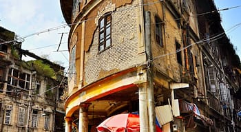 Shantou, a city significant in 19th-century Chinese history as one of the treaty ports established for Western trade and contact, was one of the original special economic zones of China established in the 1980s.
#China #Shantou #OldCity #street #history #Guangdong #architecture