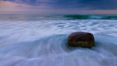 Just before i jumped into the water to surf i took a couple of pictures of the sunrise. arugam bay is a perfect location to combine both, surfing and photography!
#BVSblue