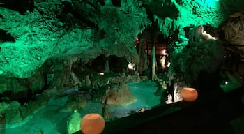 Beautiful area in the Alux.  You can walk all around in the different rooms in the cave.  