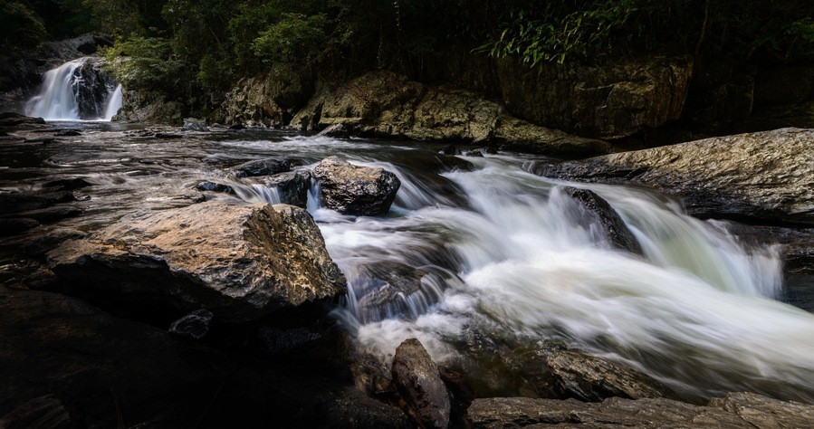 Crystal Cascades is one of the hidden gems in Cairns, a 1.5km long stretch of small waterfalls and swimming holes about 1/2 drive from the centre of town.
There is a walkway along the length of the cascades and steps down to the most popular swimming spots, as well as picnic tables and seating areas, all surrounded by lush bush.