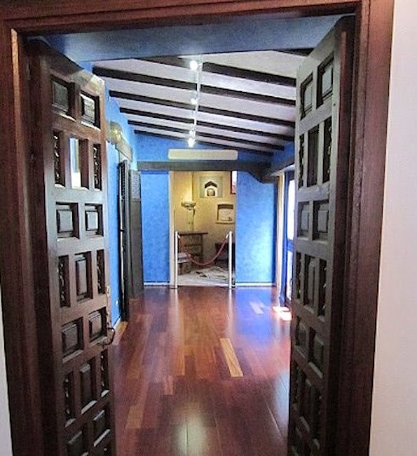 The interiors of this home in the Jewish quarter were vibrant, and the carpentry work here was impeccable.  Also check out the synagogue across the street, and the Andalucia House which houses a nice display of the printing process as it existed in medieval Spain.

https://davenotravels.blog/