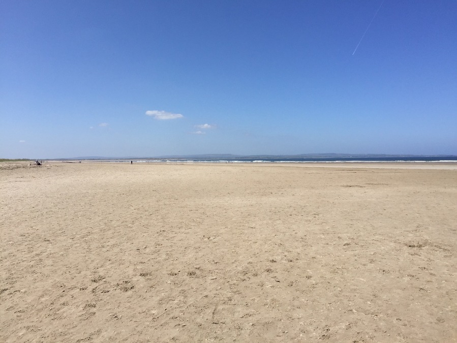 Excellent strand with lovely views which stretch for miles