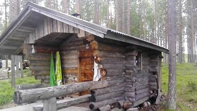 Old wooden sauna next to a lake
#Takeahike
