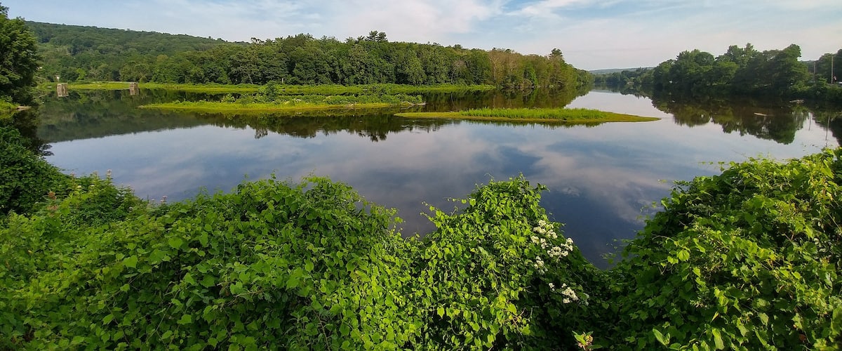 The Farmington river is perfect for kayaking and SUP, but before the paddlers get out, the still waters reflect the sky perfectly from this vantage on Bridge Street #Aquatrove