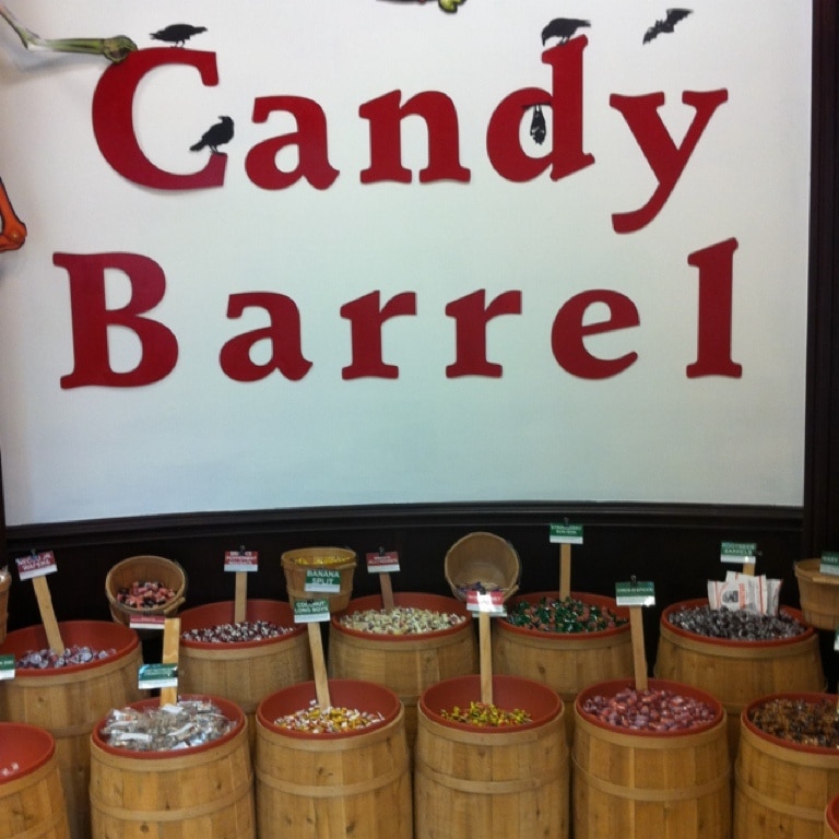 This store will definitely bring out the kid in you. Absolutely a children's paradise. From throwback, retro candy to modern day kind, this candy barrel store has them all. 

