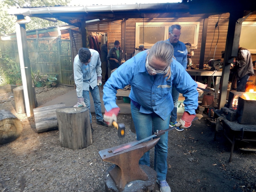 In Barrytown you can make your own knife in a day. Of course you get plenty of help from Steve and Robyn. It's really cool to create your own unique souvenir. Definitely recommend it!