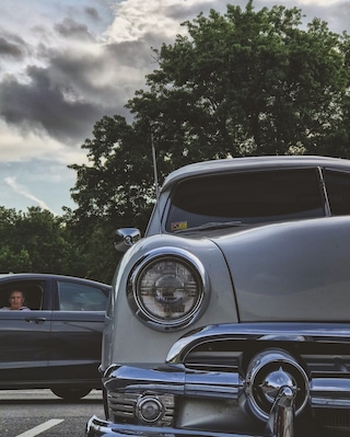 Update from the road. We stopped at a rest stop in #tennessee and met the owner of this old #ford and his wife. Very friendly guy who welcomed me to take all the photos I wanted. Great way to start the morning. Jerry R. Blevins from #Arkansas... you’re a good man, sir. #iphone7plus #shotoniphone #travelphotography #traveller #carguy #classicford