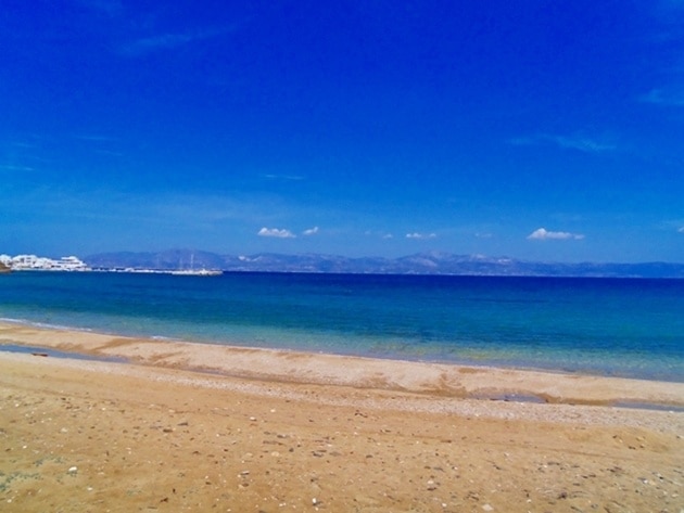 Crystal clear waters and blonde sand create a unique ideal picture. If you ever happen to be on the island of Paros, Logaras is a place you shouldn’t miss to visit!