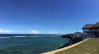 A nice cafe and bar overlooking the Indian Ocean 