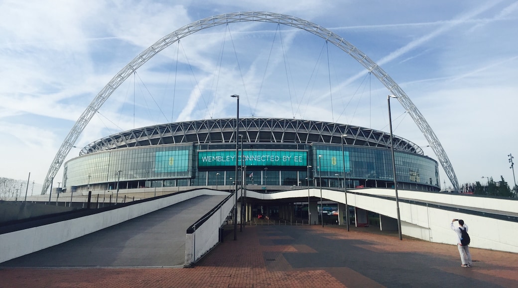 tourist attractions near wembley