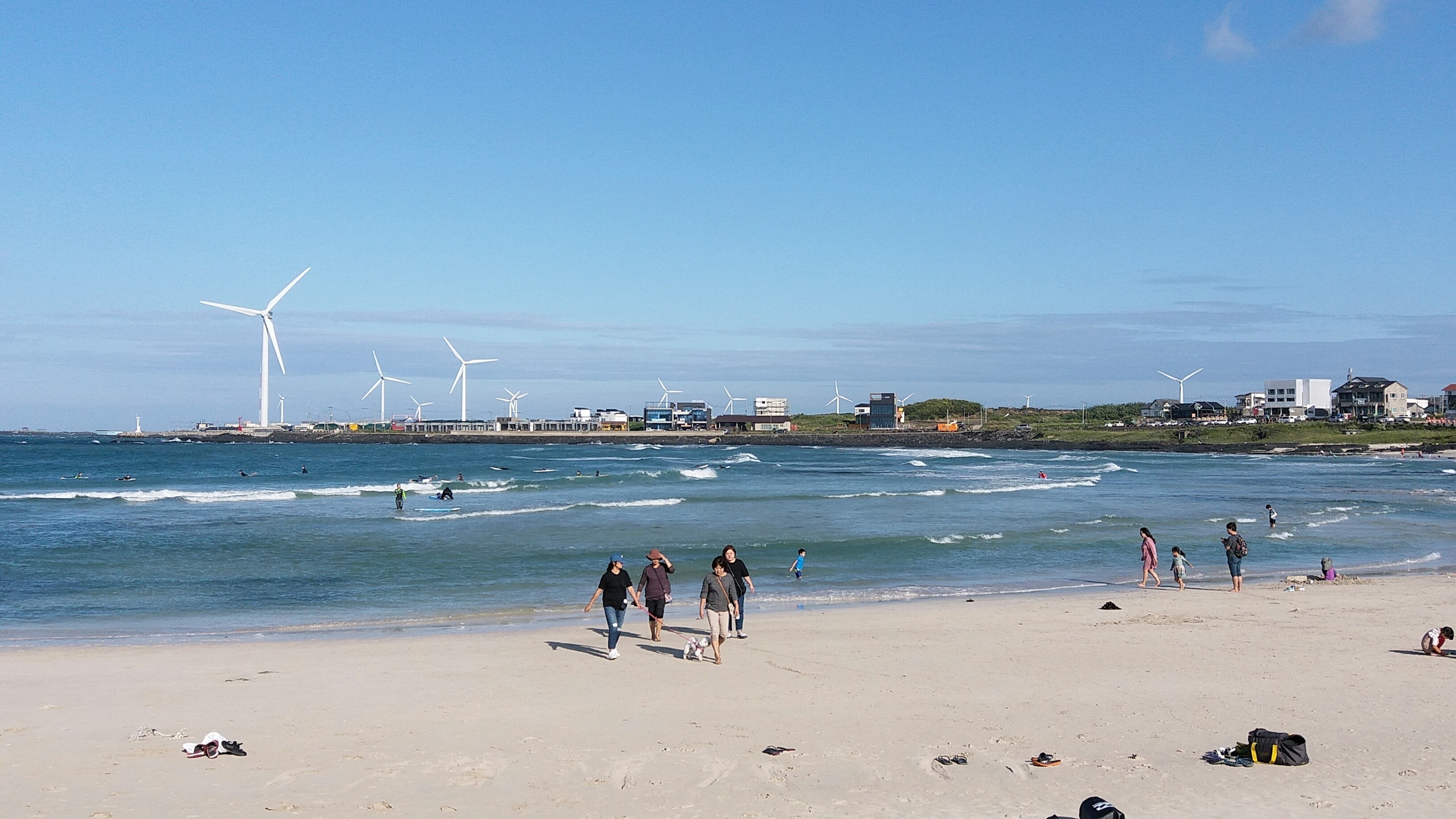 Cute little wind turbines on Jeju Island. The half-moon shaped beach is known for its fine white sand and exotic atmosphere.
#LifeAtExpedia #beach