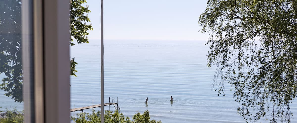 View to the Beach by Stevns klint, from a room in the wonderfull Rødvig Kro & Badehotel.
https://www.roedvigkro.dk/restaurant/