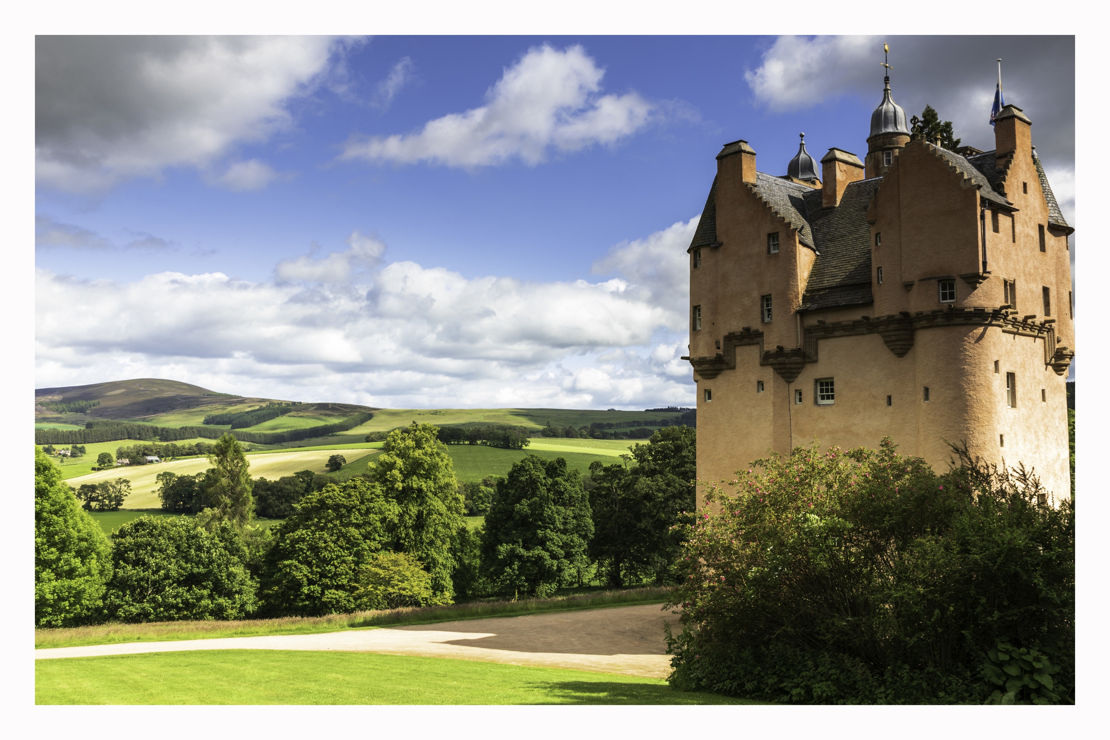a beautiful and inspiring location with a fairytale castle.

the rolling hills of Aberdeen-shire show off the glamour of the castle