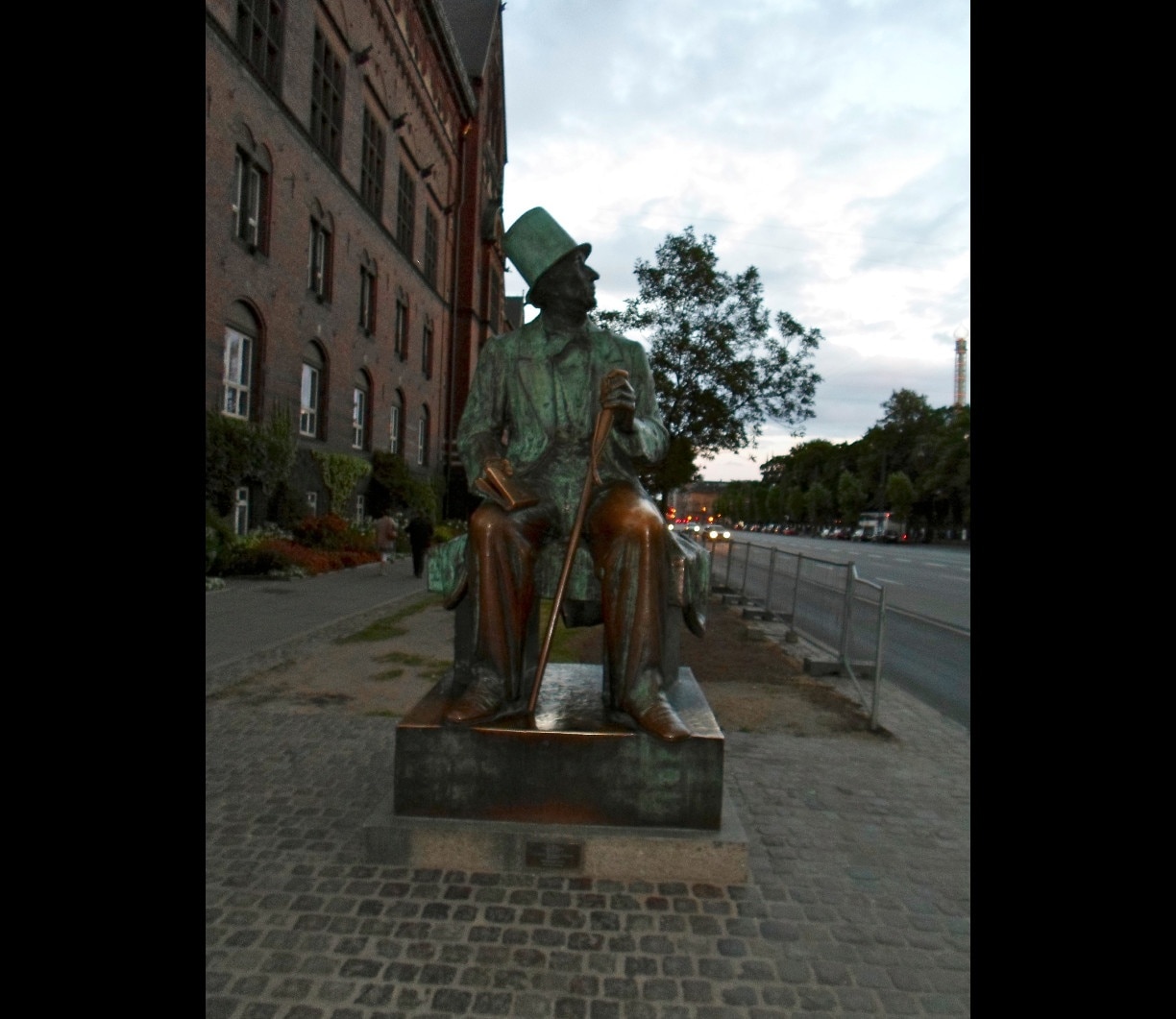 The statue of the great Danish storyteller who gave us the "Little Mermaid" and "The emperor's new clothes"