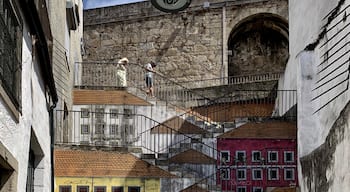 #streetart #VilaNovaDeGaia #Portugal

While walking aimlessly through Vila Nova de Gaia I came across this painted staircase.  What could be just a staircase without any attractions has become a beautiful example of how art can improve our relationship with the environment around us.

Ao passear sem destino por Vila Nova de Gaia deparei-me com esta escadaria toda pintada. O que poderia ser apenas uma escadaria sem nenhum atrativo transformou-se num belo exemplo de como a arte pode melhorar a nossa relação com o ambiente que nos cerca.