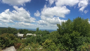 Beautiful vista from atop the Channels near Abingdon, Virginia. 

http://www.everytrail.com/guide/brumley-mountain-trail-hayters-gap-to-great-channels-of-va

#WeekendGetaway #hike #greatchannels #virginia #getoutside #clouds #beautiful #mountains #roadtrip
#iphone