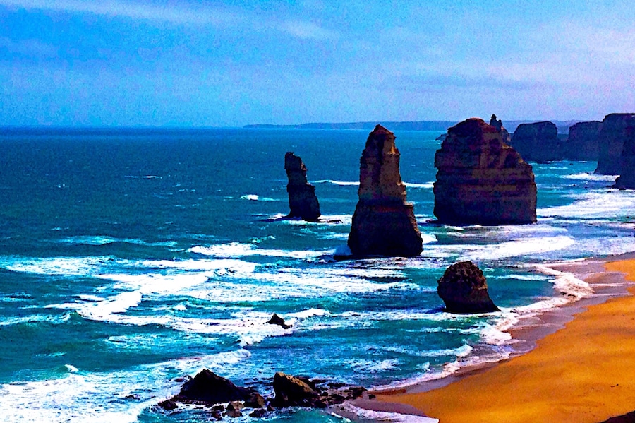 One of the most majestic natural sights in the world. If you're in Melbourne, make your way over to the Twelve Apostles. It's about 4 hours away, but definitely worth the long drive. #blue