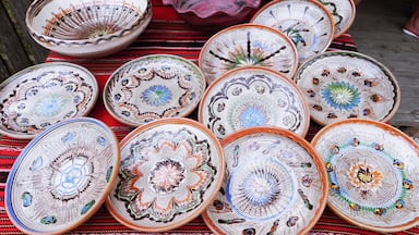 Traditional Romanian pottery - read the whole story at http://wp.me/p1hz24-oL