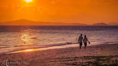 Beautiful sunsets doesn't often happen here on Kapas Island. That's due to the thunder storms on the horizon as the sun set. But when that beautiful sunset does appear, couples make the most of it and go for long romantic walks on the beach. #beach
#GoldenHour
