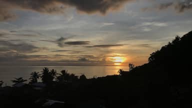 Beautiful Sunset 

#sunset #ayalaagan #Philippines