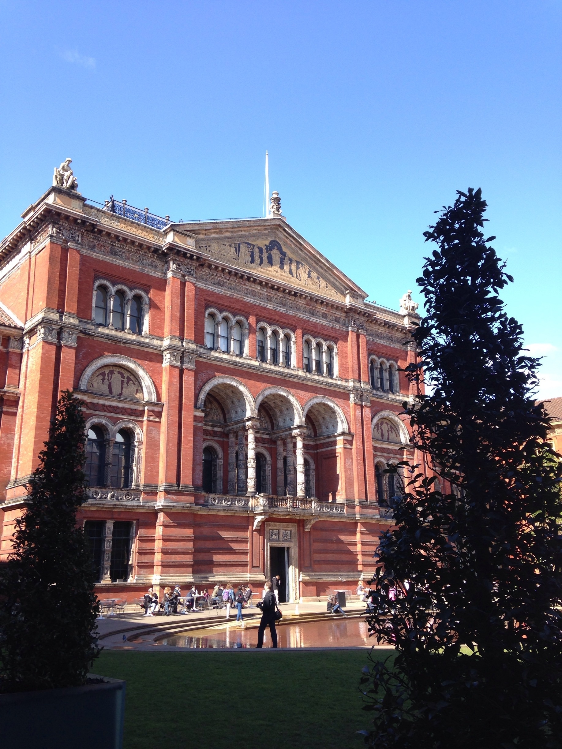 The eligant V&A cafe, Set inside the Victoria and Albert mu…