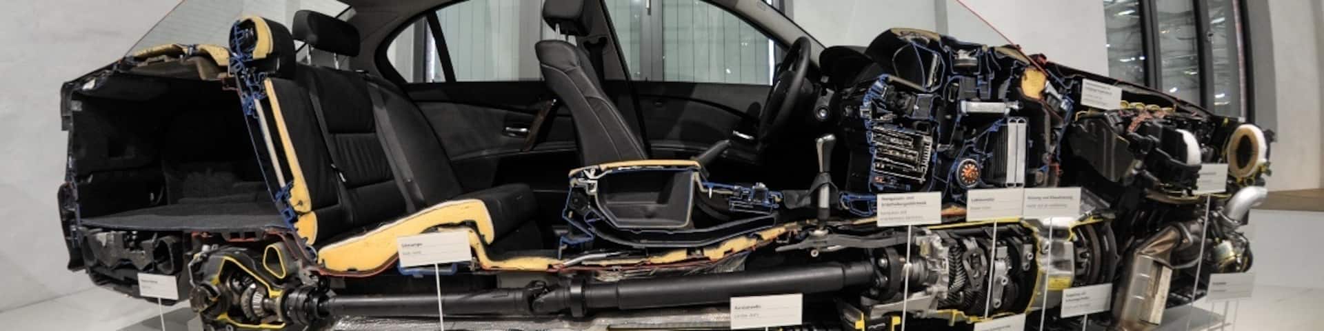 Wondering how a Car is working ? With all Details ?
Another great exhibit at the Technikmuseum Berlin: A BMW 3, which was cut in the middle.
#desktop #KidsFun