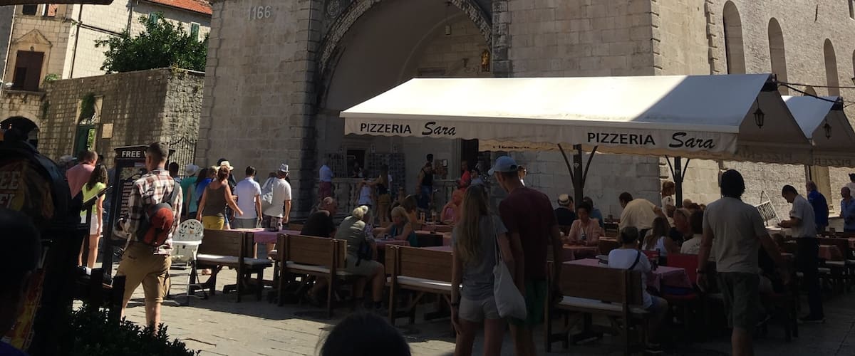 What a surprise ! This is city is really lovely with all the medieval streets and squares. #Kotor #montenegro