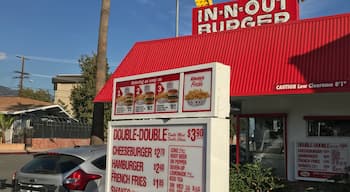 A #burger lover can’t miss one of the most famous drive ins! #red 