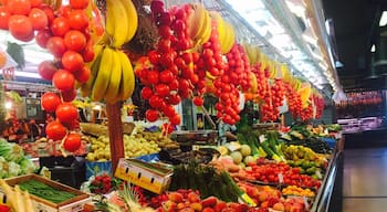 Great #market with lots of healthy options. On the weekends this place is packed. A very nice friendly Spanish neighbourhood. Also the line 5 metro stop 'Collbanc' is right out the front. 