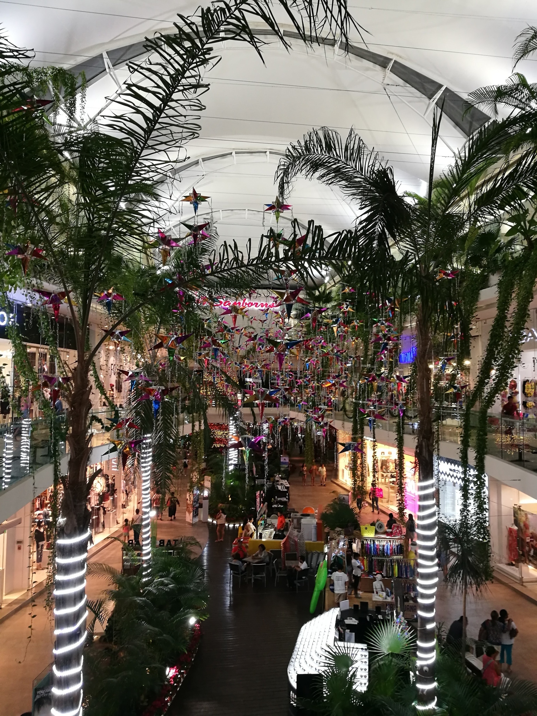 Centre commercial Quinta Alegría Shopping Mall, Playa del Carmen, Quintana Roo, Mexique