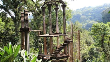 The Surrealist Garden of Edward James is a nonsense paradise in the middle of mexican jungle and nowadays a well-known #must when going to Xilitla.
You can get lost for couple of hours or so, just climbing up & down.

Edward James was a Scottish poet and sculptor. In 1944, James arrives in Mexico with the idea of ​​"putting a Garden of Eden" in that country. Accompanied by Roland McKenzie and Plutarco Gastelum, choose a field on the edge of the Santa Maria River in Xilitla, on top of the Sierra Huasteca northeastern Mexico. He settled there and, with the help of huastecos workers, built a surreal garden.

James received in Xilitla other Surrealist artists such as Leonora Carrington.

#outdoors #architecture #gardens #BackpackTravel