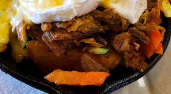 This great eatery does the best brunch! A smokehouse doing brunch!?!? Yes! What better way to dip that toe into smoked meat heaven than breakfast on a Sunday. Fresh sauteed veggies smoked, pork, eggs, hollandaise and potatoes. Your mouth and stomach will thank you! #trovember!