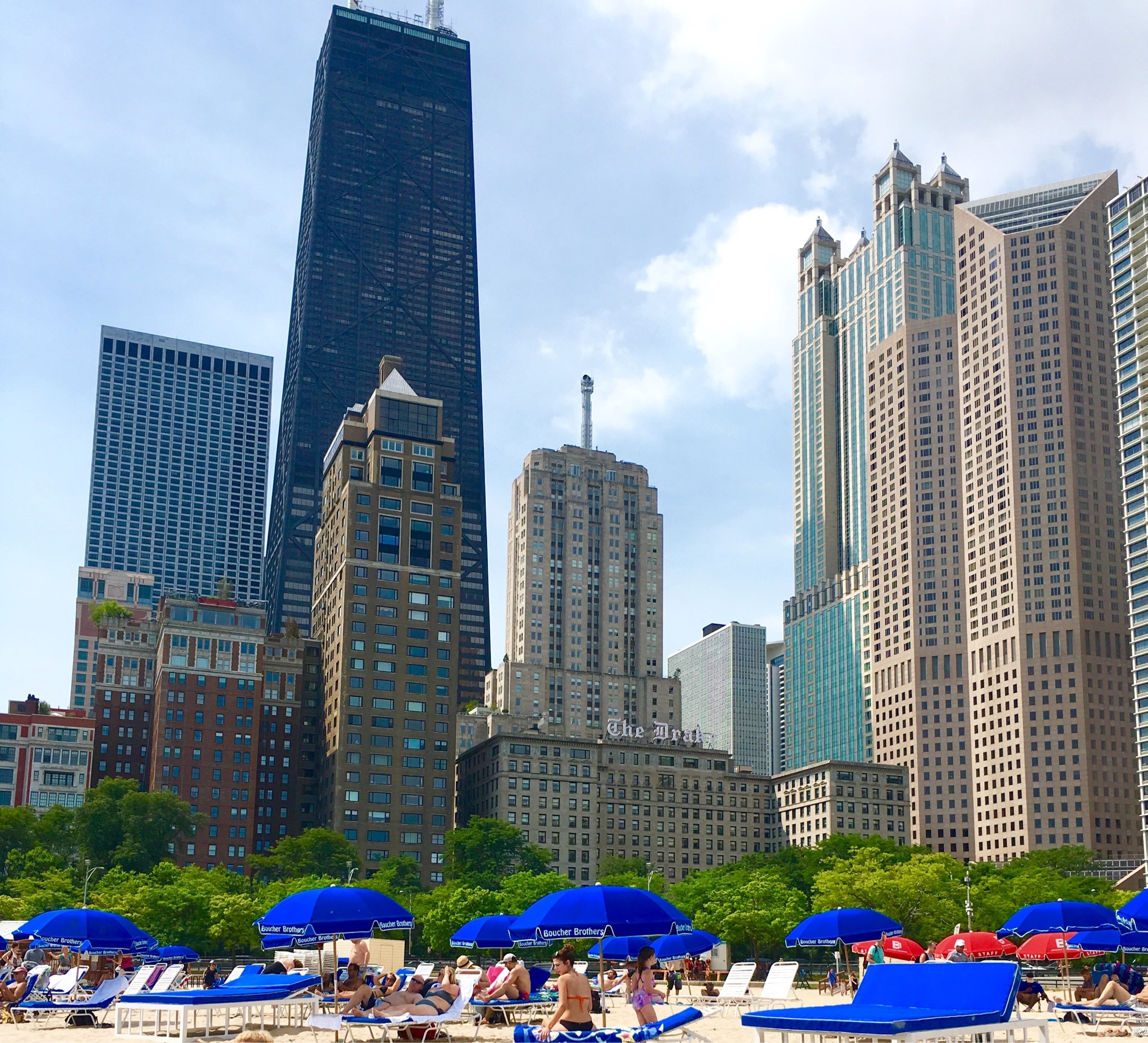 Coast/Streeterville neighborhood hot spots offers clean beach, amenities and spectacular view of the Chicago skyline 