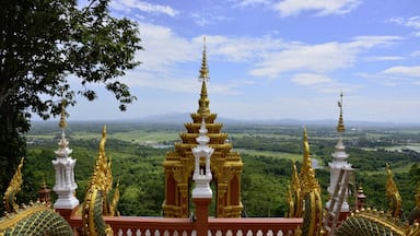#MaeTha #Lampang #Temple #Viewpoint

#Thailand #Backpacking #TravelPhotography 


See you also on Instagram: ExploreWithSeba 