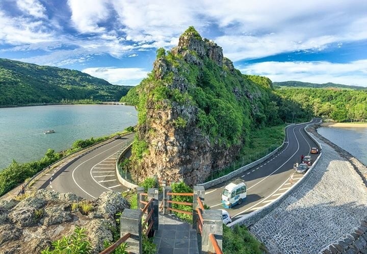 The stunning Maconde loop in Mauritius- taken on an iPhone 

#maconde #mauritius #springfun 