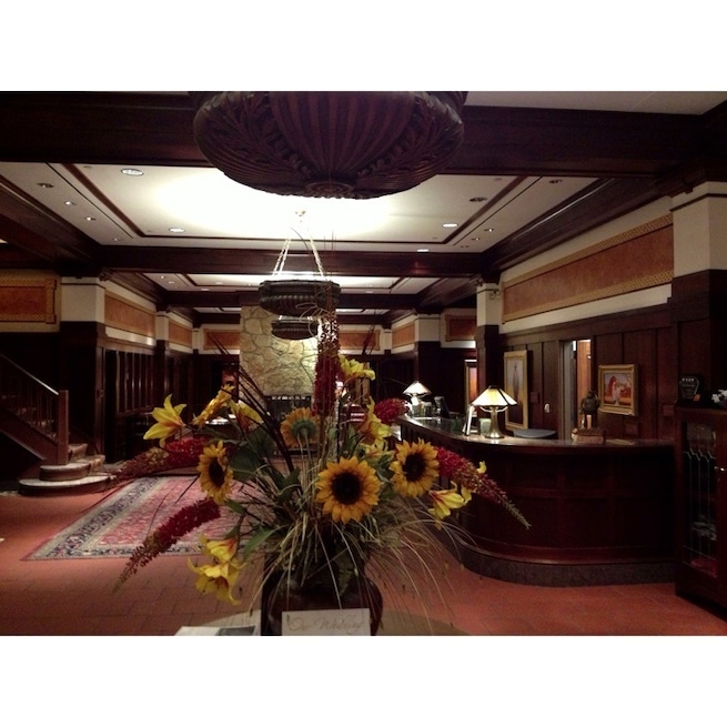Elegant hotel located on a classic Midwestern Main Street. Features an Iowa farm theme, wood fireplaces, large conference rooms, restaurant/bar, free weights in the gym, a library, spa, and even a two lane bowling alley.