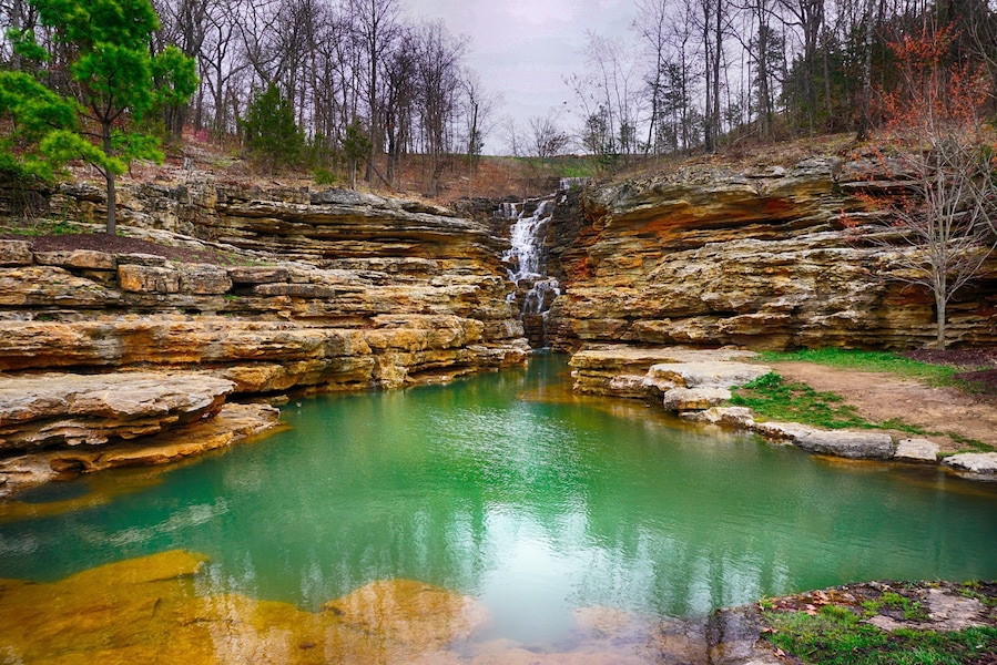 At the Top of the Rock there are some incredible sights to be seen at the Lost Canyon Nature Trail. You can either walk the trail or take a golf cart and stop along the way to take photos or take in the breathtaking scenery.
#Missouri #USA #bestof5 #colorful