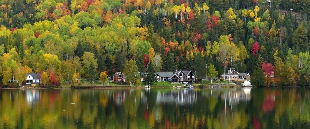 Really cool place to photograph when the autumn colours peak in October. Lac Sainte-Marie right next to the village is surrounded by cliffs on its northern side and houses dot its shore making the whole scenery positively appealling at this time of the year.