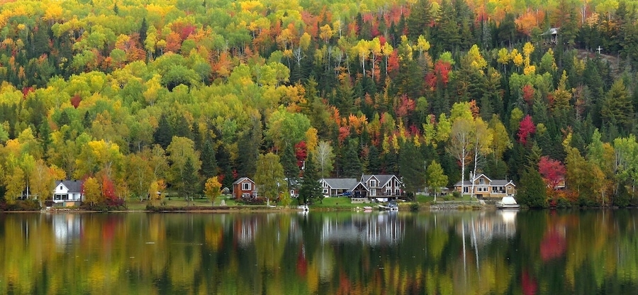 Really cool place to photograph when the autumn colours peak in October. Lac Sainte-Marie right next to the village is surrounded by cliffs on its northern side and houses dot its shore making the whole scenery positively appealling at this time of the year.