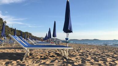 A real nice beach in Tuscany region Italy.
The campsite is next the beach so you just walk out of bed onto the beach. #beachtips #Italy #Tuscany