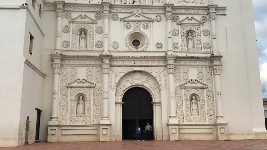 Quảng trường Trung tâm León Alvarado